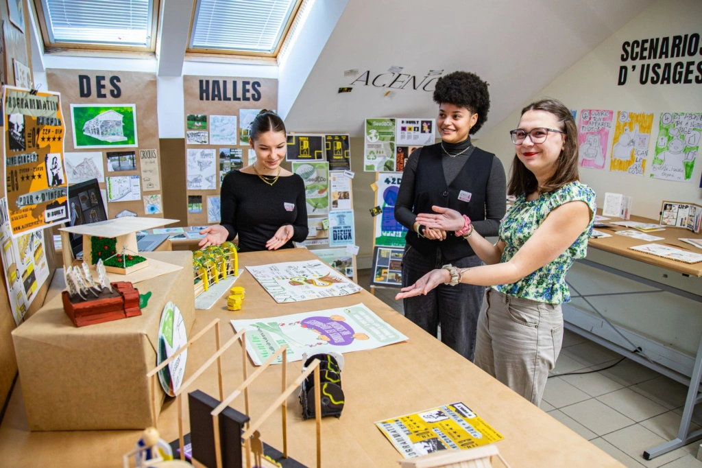 Élèves ERA exposition Des Halles - projet d'agencement